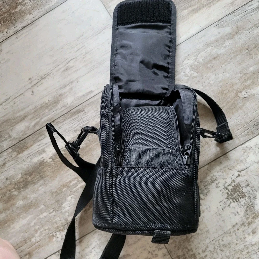 Nikon CL-M2 Semi-Soft Ballistic Nylon Lens‎ Case